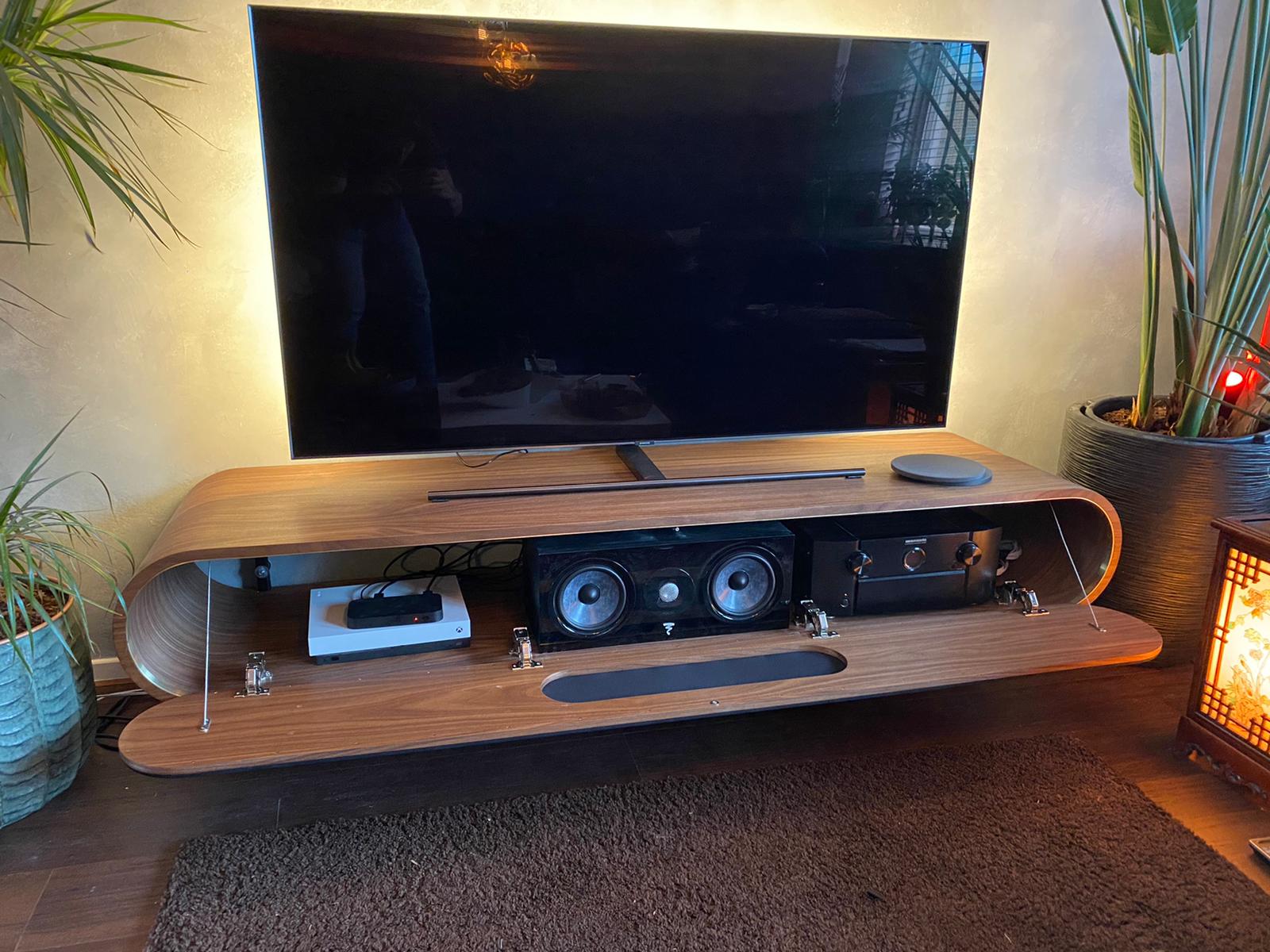 tv meubel speakerdoek, klep open, centerspeaker zichtbaar