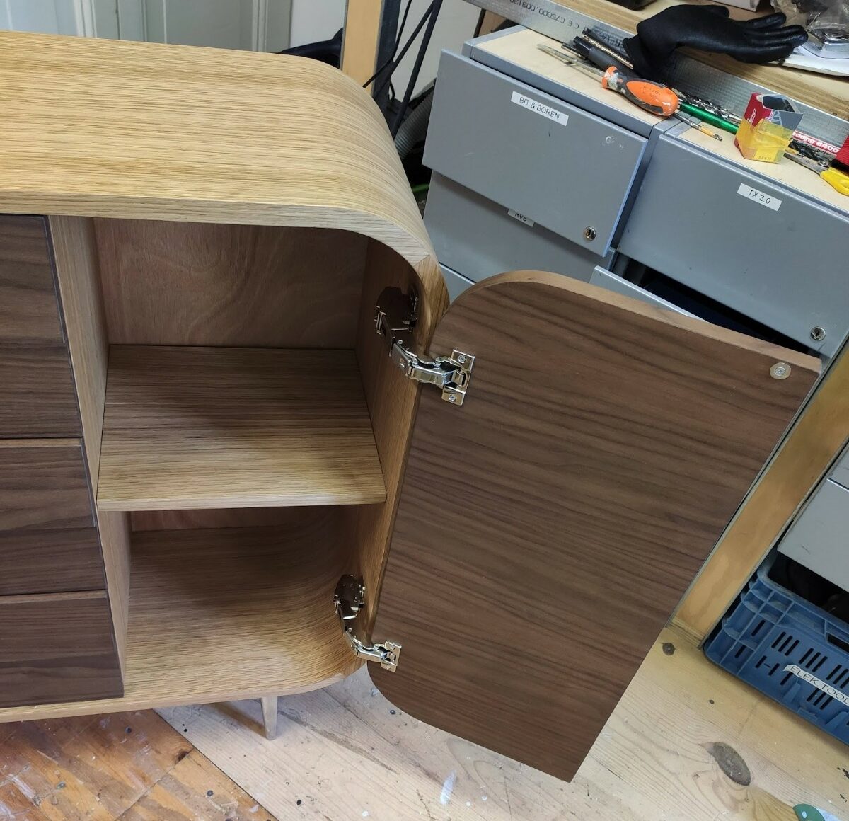 Dressoir noten en eiken