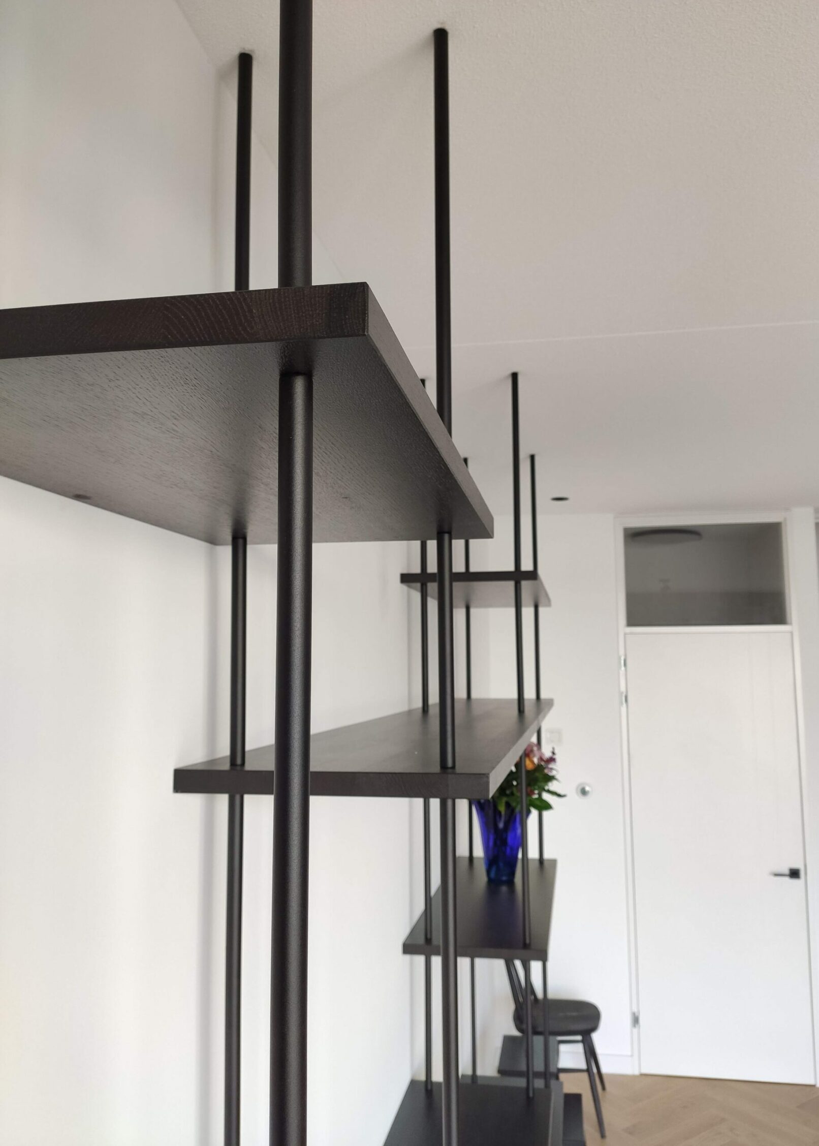 Wandkast massief eiken zwartgebeitst