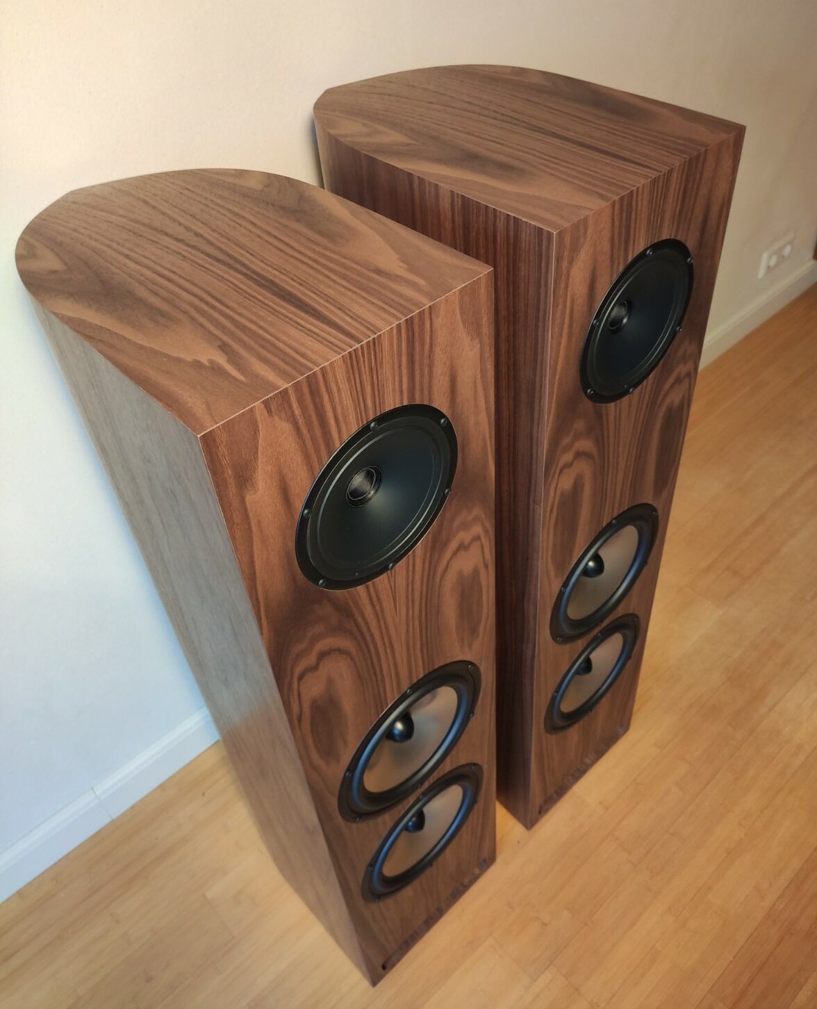 Zelfbouw speakers hout noten