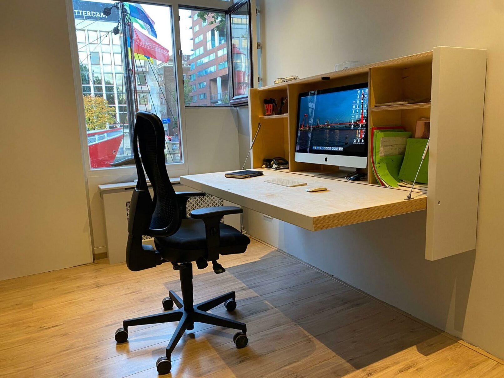 inklapbaar wandbureau met voldoende bergruimte