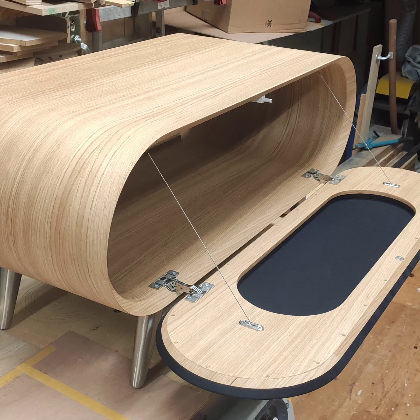 tv meubel eiken fineer met (open) klep met speakerdoek