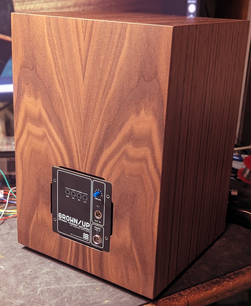Boekenplank speaker Grown/Up
