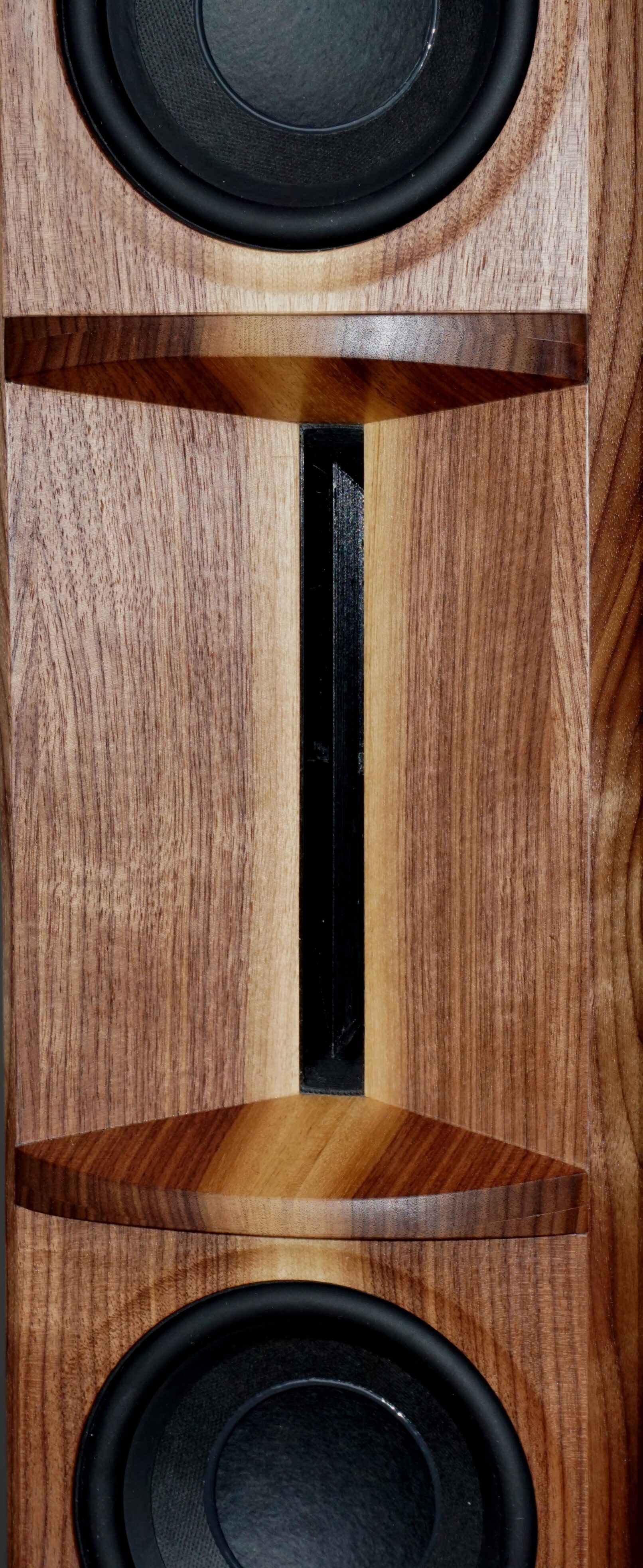 Notenhouten speakers detail